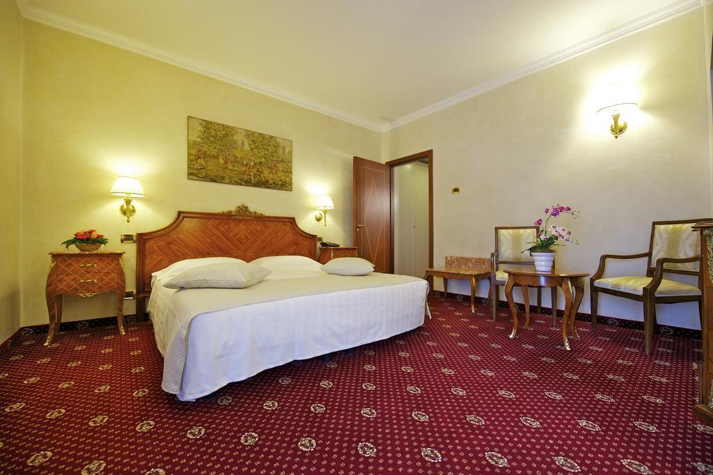 Mercure Parma Stendhal Hotel Room photo