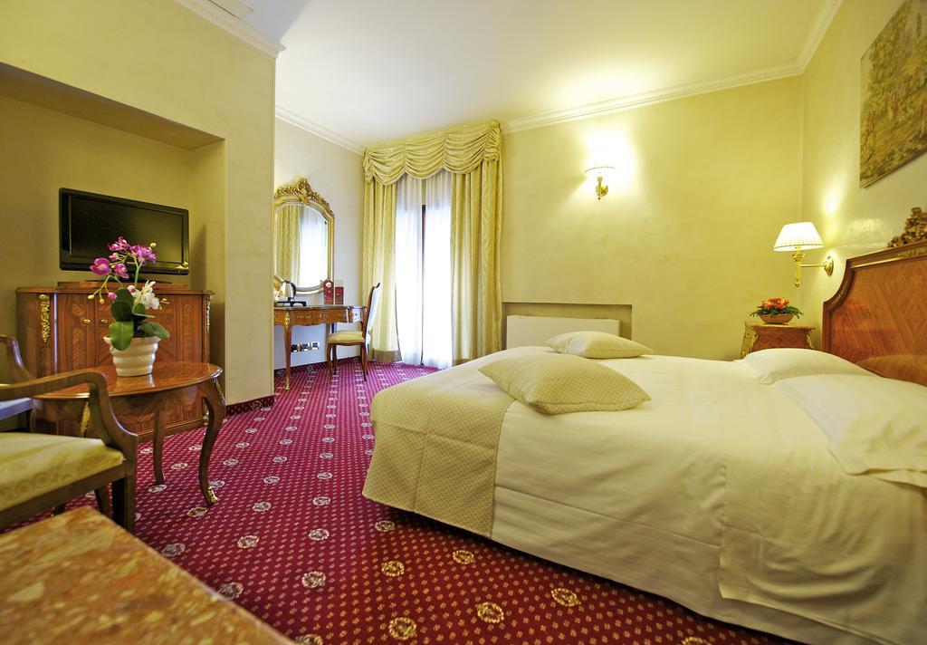 Mercure Parma Stendhal Hotel Room photo